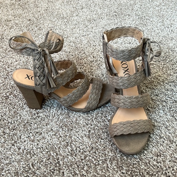 XOXO Shoes - Cute Summer Heels! Size 6